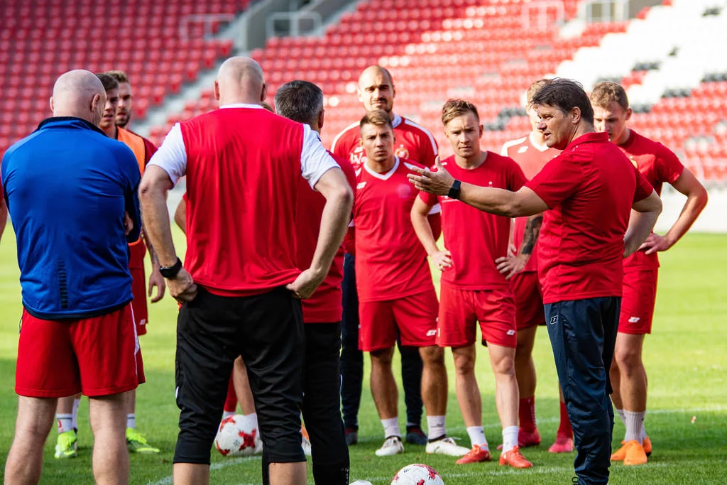 Nowy trener Widzewa Łódź poprowadził pierwszy trening  [ZDJĘCIA]