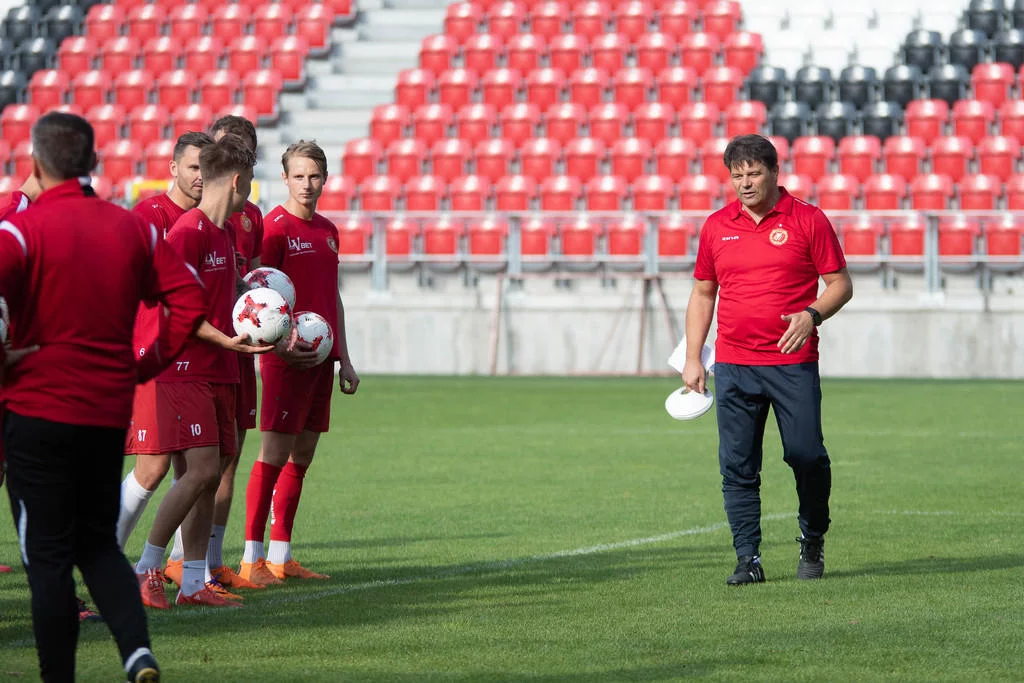 Nowy trener Widzewa Łódź poprowadził pierwszy trening  [ZDJĘCIA]