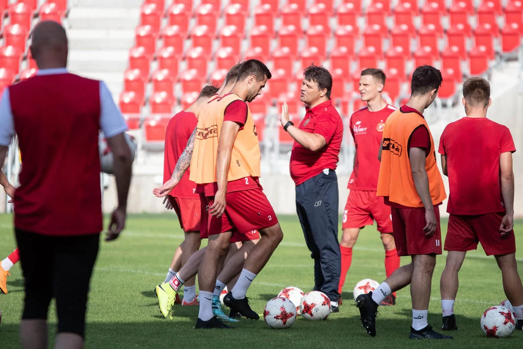 Nowy trener Widzewa Łódź poprowadził pierwszy trening  [ZDJĘCIA]