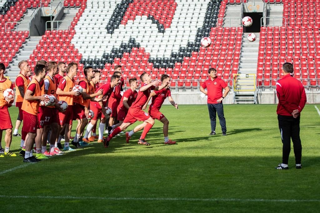 Nowy trener Widzewa Łódź poprowadził pierwszy trening  [ZDJĘCIA]