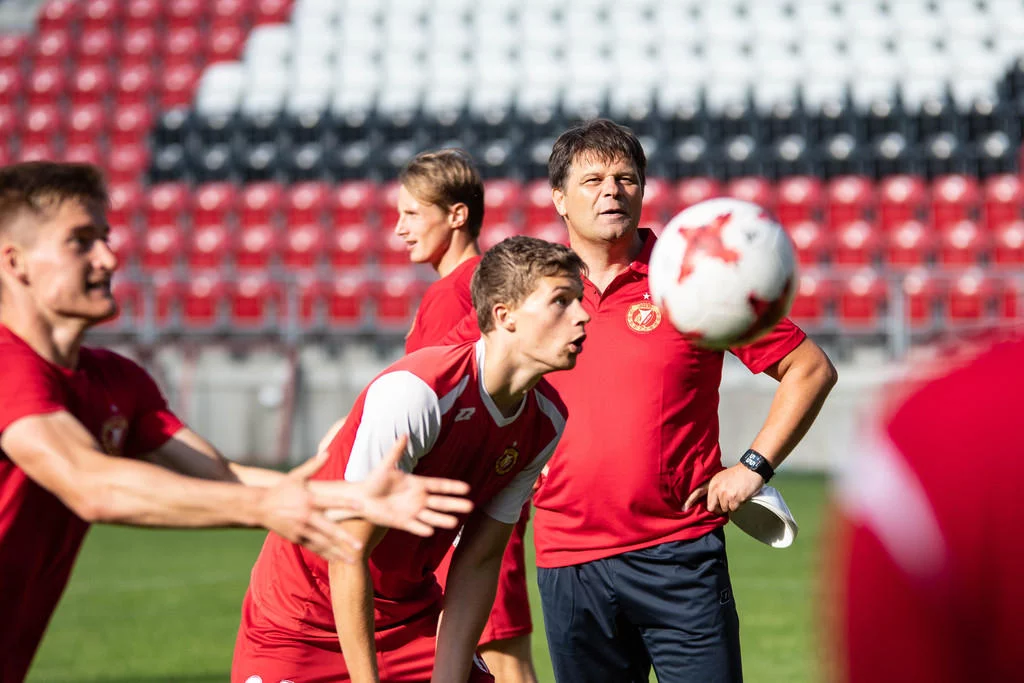 Nowy trener Widzewa Łódź poprowadził pierwszy trening  [ZDJĘCIA]
