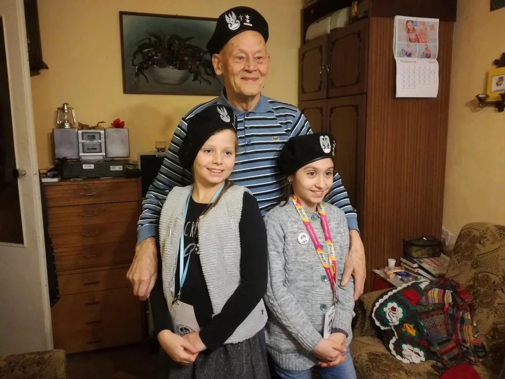 Beret z gwiazdkami 1 Beret z gwiazdkami