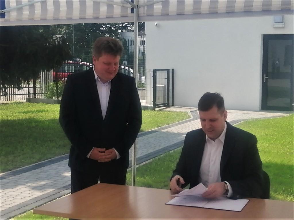 Rogów: projekt kanałów ściekowych na etapie realizacji 2 podpis