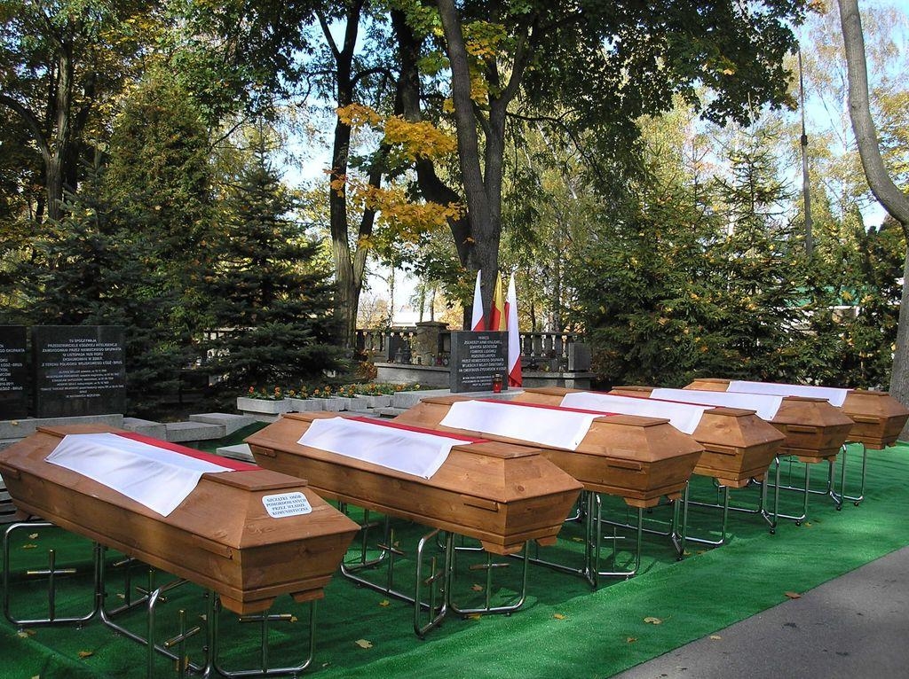 Na Dołach pochowano ofiary terroru niemieckiego i komunistycznego
