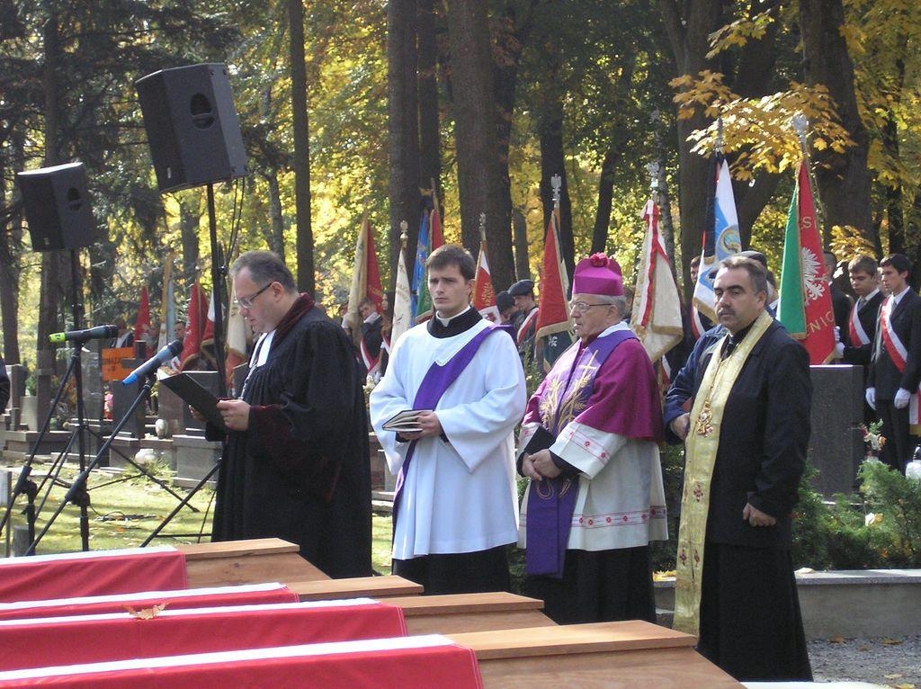 Na Dołach pochowano ofiary terroru niemieckiego i komunistycznego