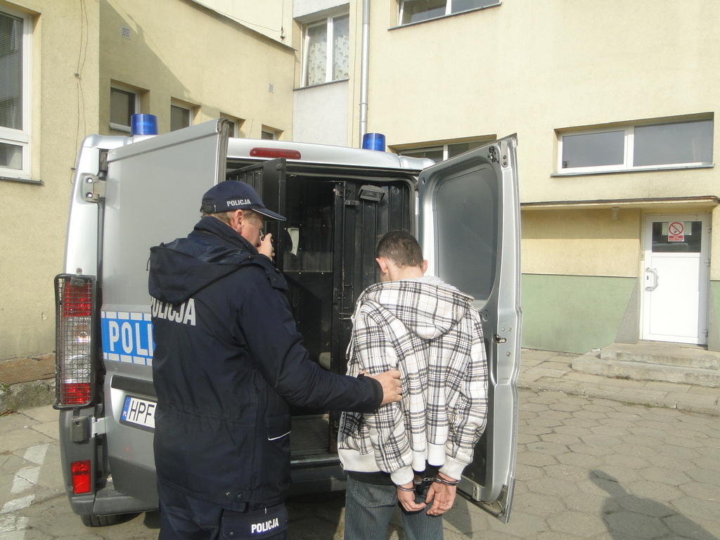 Policjanci zatrzymali fałszywych komorników