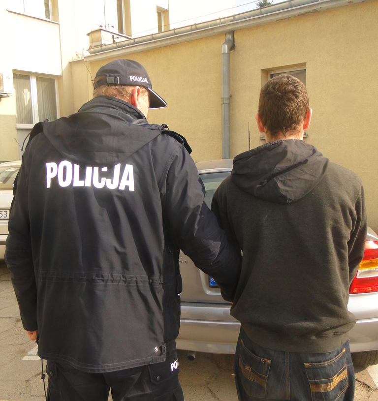 Policjanci zatrzymali fałszywych komorników