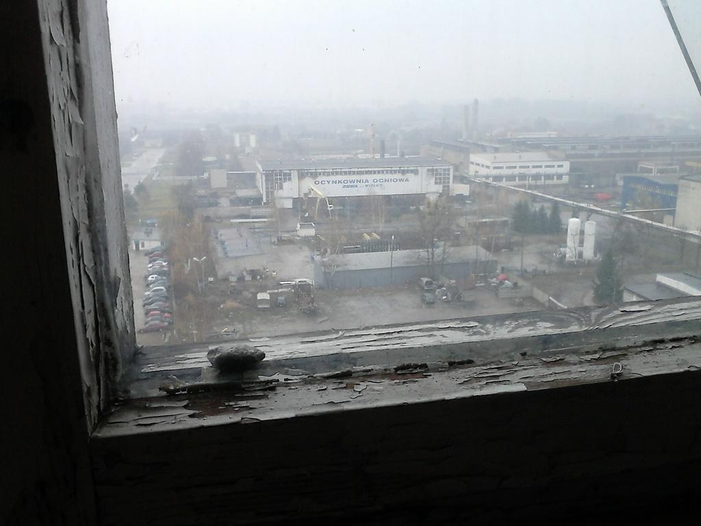 Wieluń. 10-piętrowy pustostan
