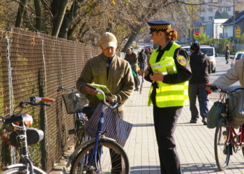 Radomsko. Rowerzyści na drogach