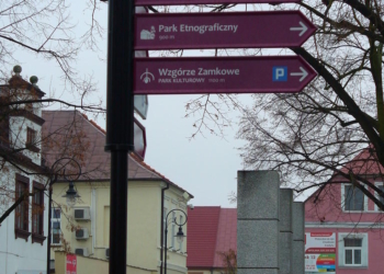 Sieradz. 14 nowych drogowskazów