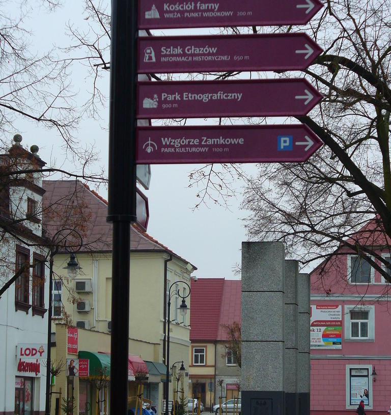 Sieradz. 14 nowych drogowskazów