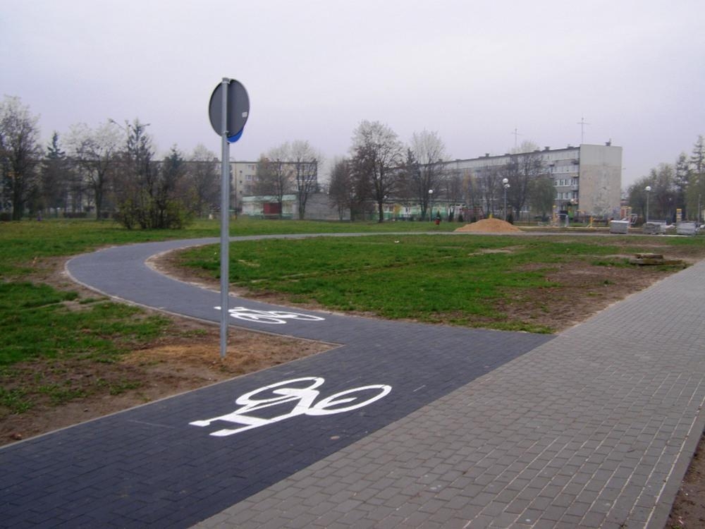 Nietypowa ścieżka rowerowa w Radomsku 1 Nietypowa ścieżka rowerowa w Radomsku