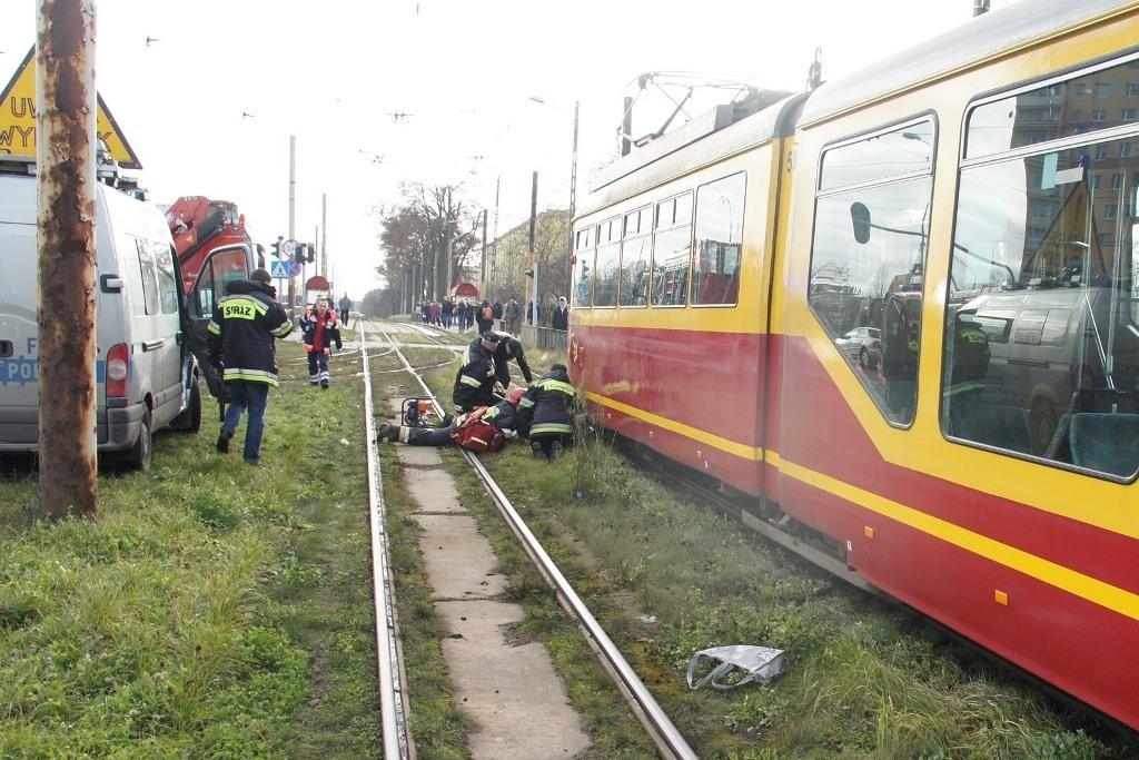 Zgierz. Rowerzysta wpadł pod tramwaj