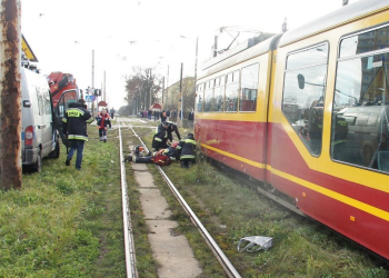 Zgierz. Rowerzysta wpadł pod tramwaj
