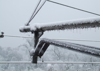 Awarie energetyczne w regionie. Tysiące osób bez prądu