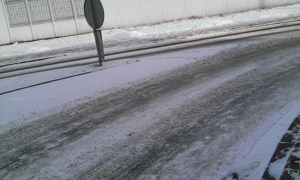 Radomsko. Tragiczne warunki na drogach 1 Radomsko. Tragiczne warunki na drogach