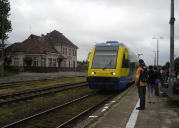 Łódzcy pasażerowie narzekają na połączenia kolejowe z Warszawą