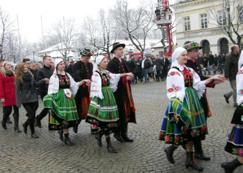 Maturzyści zatańczyli poloneza w Łowiczu
