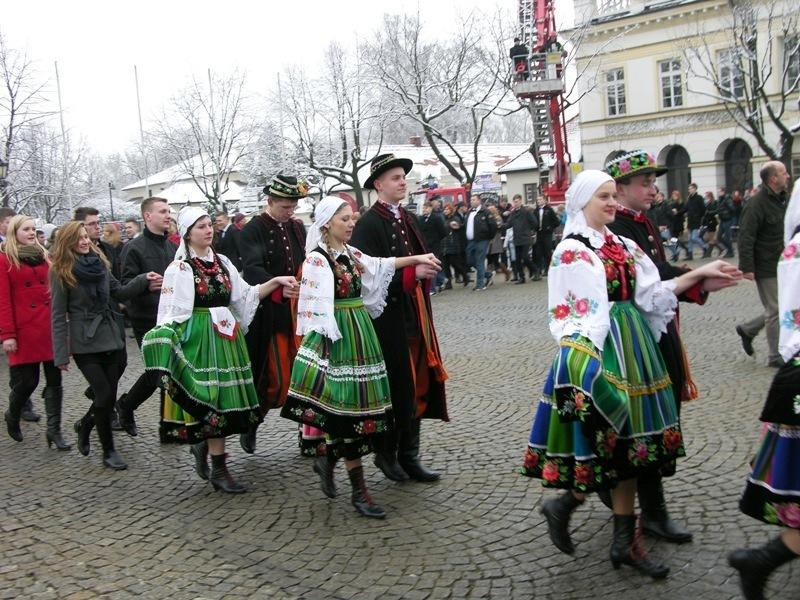Maturzyści zatańczyli poloneza w Łowiczu