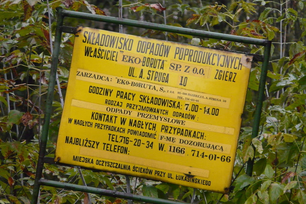 Nielegalne składowisko odpadów niebezpiecznych w Zgierzu. Sprawą zajęła się prokuratura 1 Nielegalne składowisko odpadów niebezpiecznych w Zgierzu. Sprawą zajęła się prokuratura