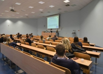 Niewielki zainteresowanie studiami wieczorowymi