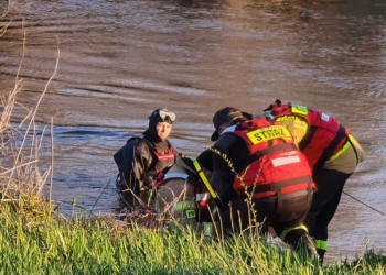 Tragedia w Konopnicy. Około 65-letni mężczyzna utonął w Warcie 4 Tragedia w Konopnicy. Utonął mężczyzna