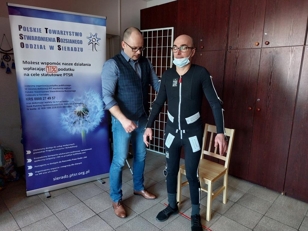 Sieradzki oddział PTSR ubiega się o refundację do specjalistycznego kombinezonu. Kosztuje on 25 tysięcy 1 Sieradz walczy o refundację do kombinezonu
