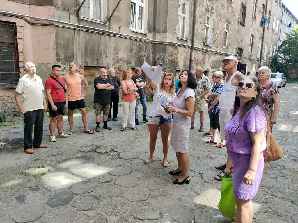 Fatalny stan kamienicy przy Franciszkańskiej. Mieszkańcy boją się o swoje bezpieczeństwo 1 Lokatorzy kamienicy przy Franciszkańskiej 38