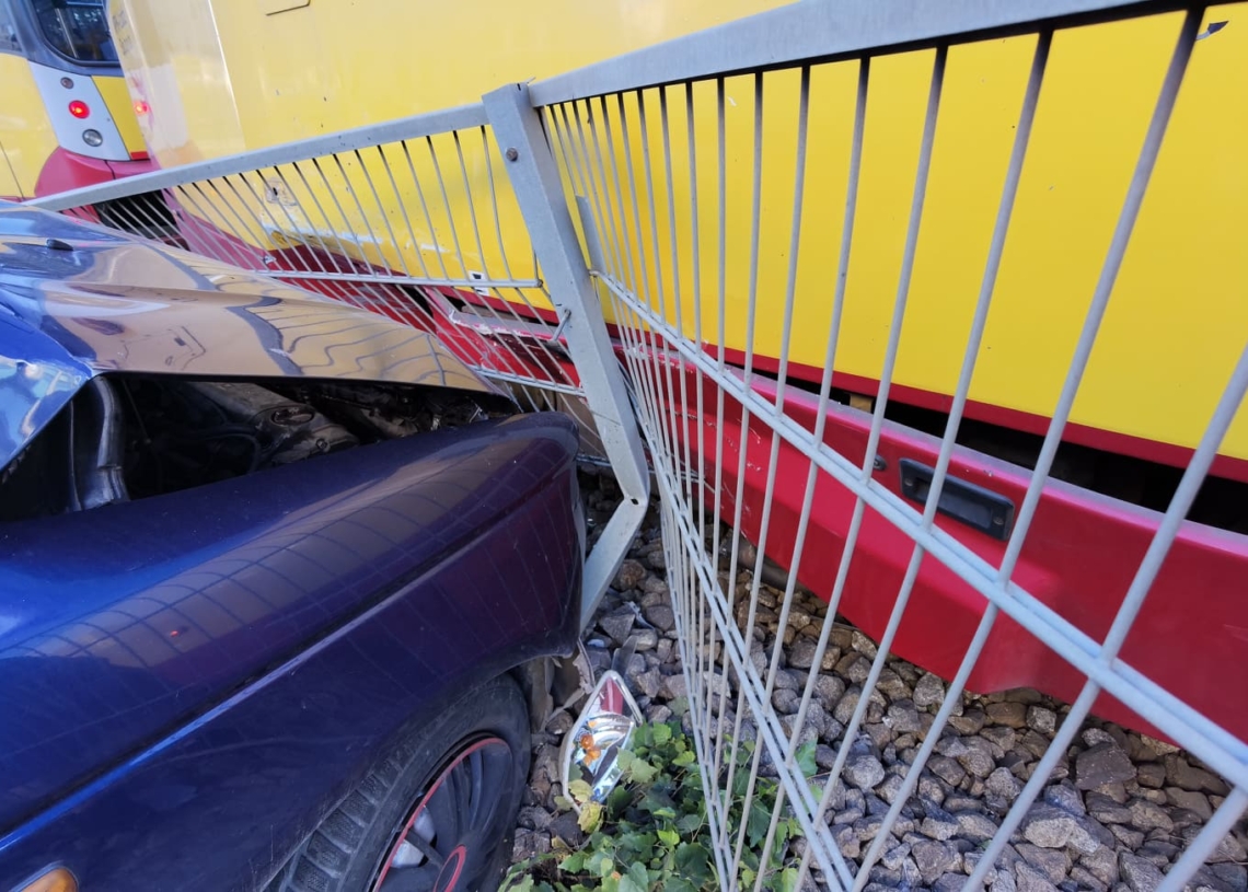 Auto uderzyło w tramwaj na Zachodniej. Aż 7 linii tramwajowych nadal ma opóźnienia