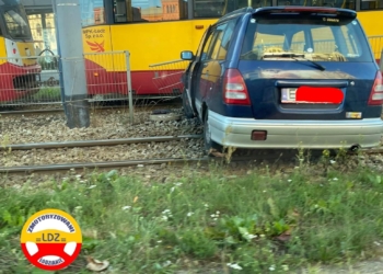 Auto uderzyło w tramwaj na Zachodniej