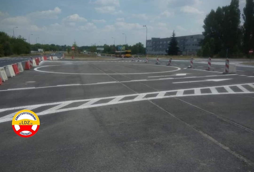 Rondo na skrzyżowaniu Dąbrowskiego i Lodowej