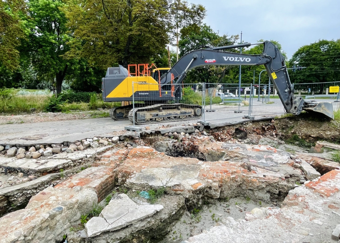 Co odkryto na Północnej, której modernizacja trwa już 6 miesięcy?