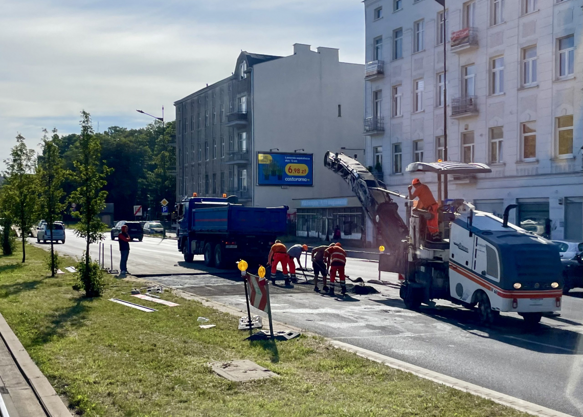 Utrudnienia na Trasie WZ. Drogowcy zajęli 2 pasy w stronę Widzewa