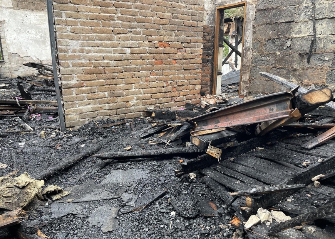 Teofilów nocą płonie