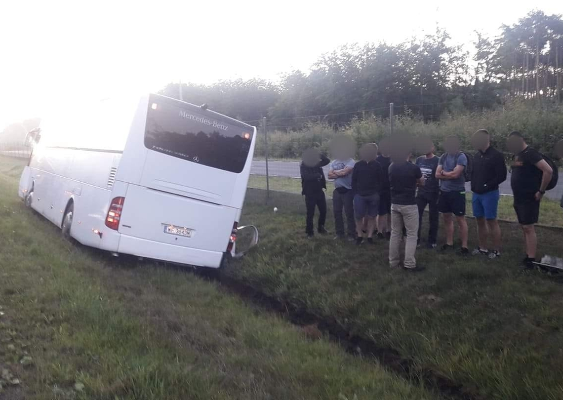 Komandosi zakończyli jazdę w rowie na S8