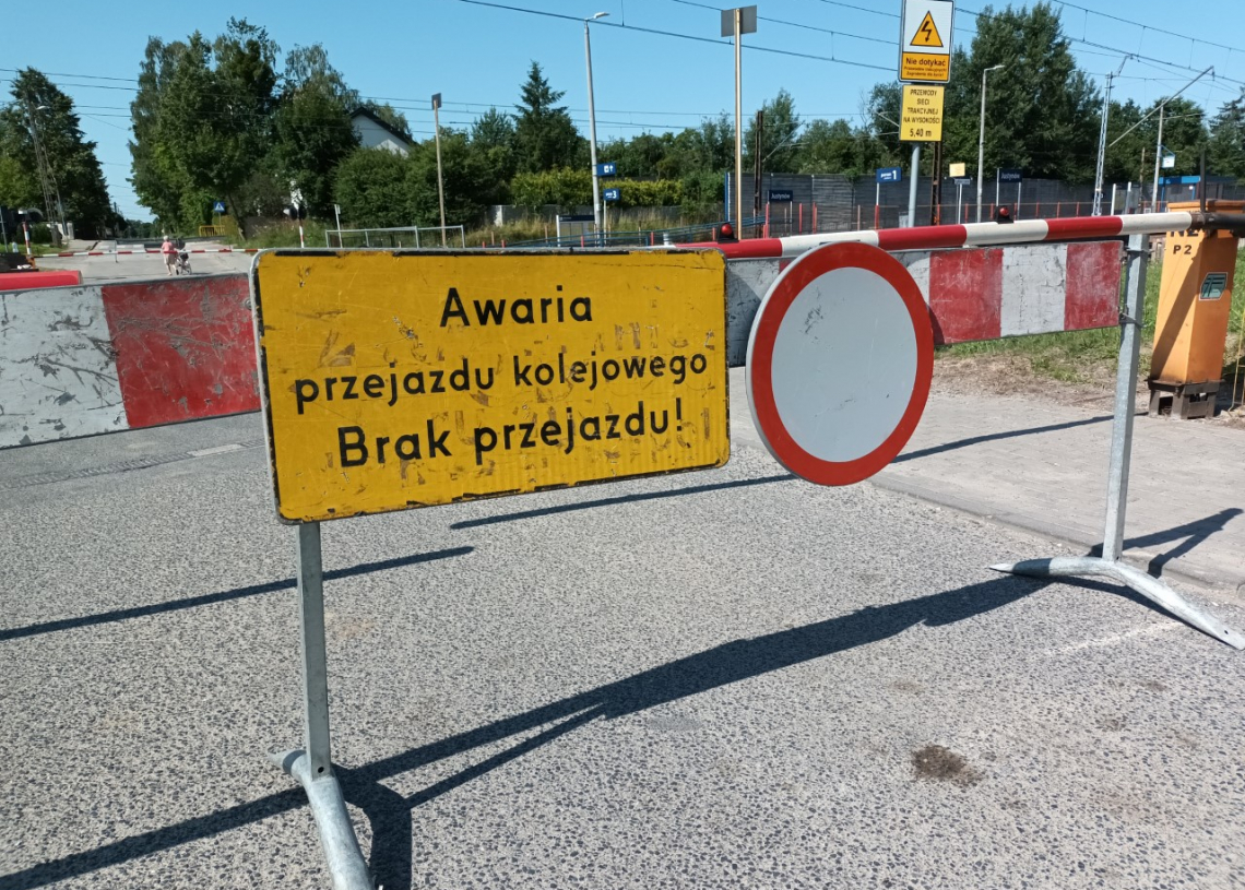 Awaria przejazdu kolejowego w Justynowie
