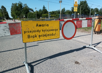Awaria przejazdu kolejowego w Justynowie