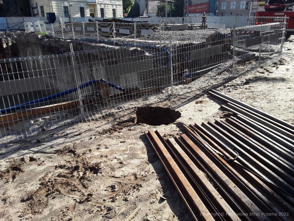 Ochroniarz zapadł się pod ziemię na placu budowy tunelu średnicowego