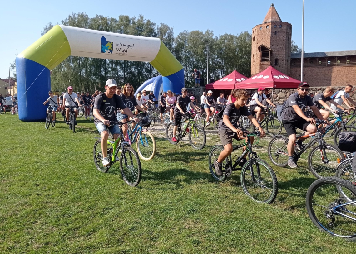 Ponad 800 osób brało udział w rawskim rajdzie rowerowym [ZDJĘCIA]