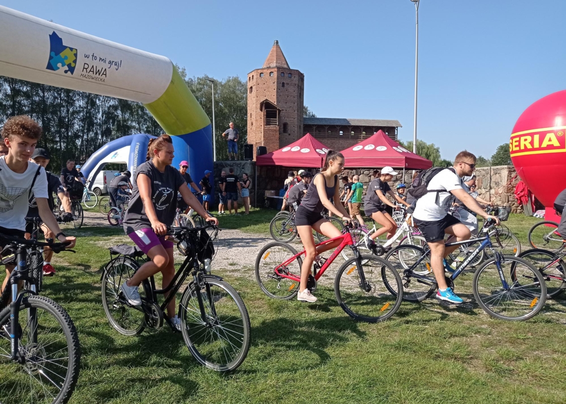 Ponad 800 osób brało udział w rawskim rajdzie rowerowym [ZDJĘCIA]
