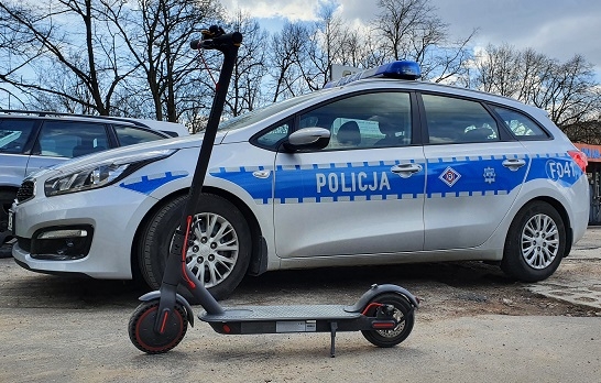 Na Pomorskiej zderzyły się 2 osoby jadące na hulajnogach. Jedna trafiła do szpitala 1 Tragiczny wypadek w Łódzkiem. 11-latek na hulajnodze zginął po zderzeniu z kombajnem