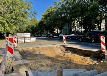 Budowa zielonych miejsc parkingowych na Teofilowie