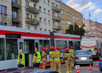 Zderzenie tramwaju linii 18 z osobówką