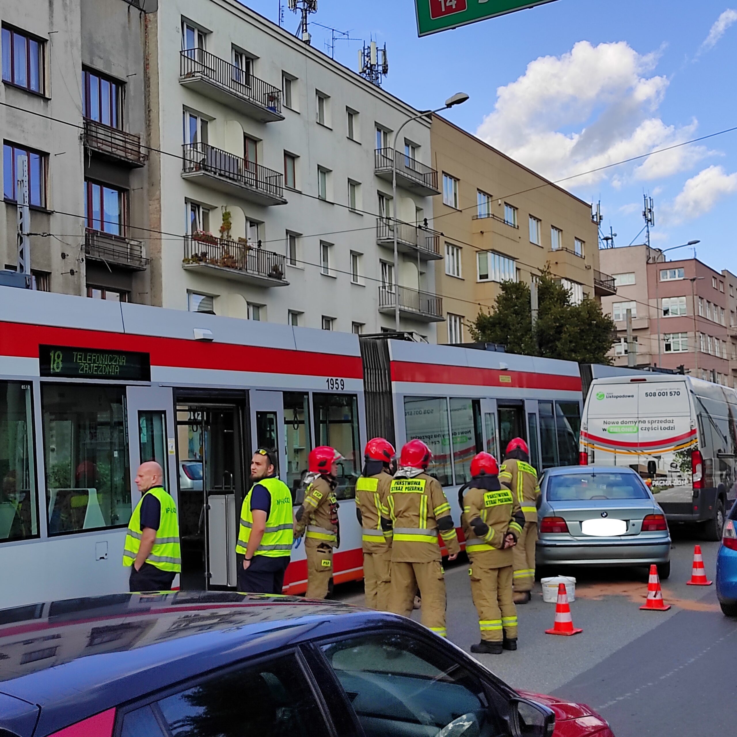 Zderzenie tramwaju linii 18 z osobówką