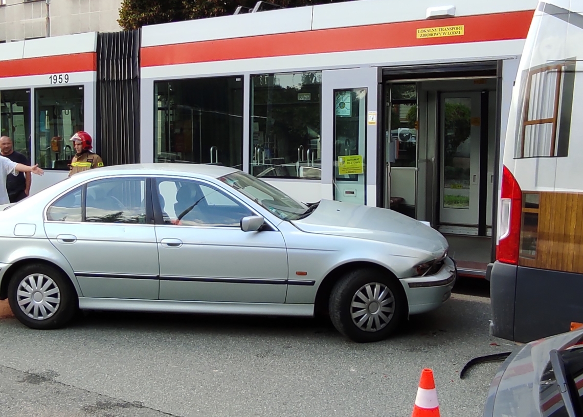 Zderzenie tramwaju linii 18 z osobówką