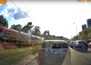 Film z wypadku tramwajów pesa