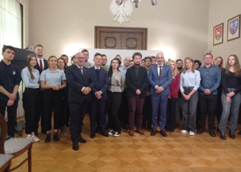 Jak zostać dyplomatą? Łódzkim studentom radził dzisiaj Szef Służby Zagranicznej. Nabór na aplikację do 15 września 6 Jak zostać dyplomatą