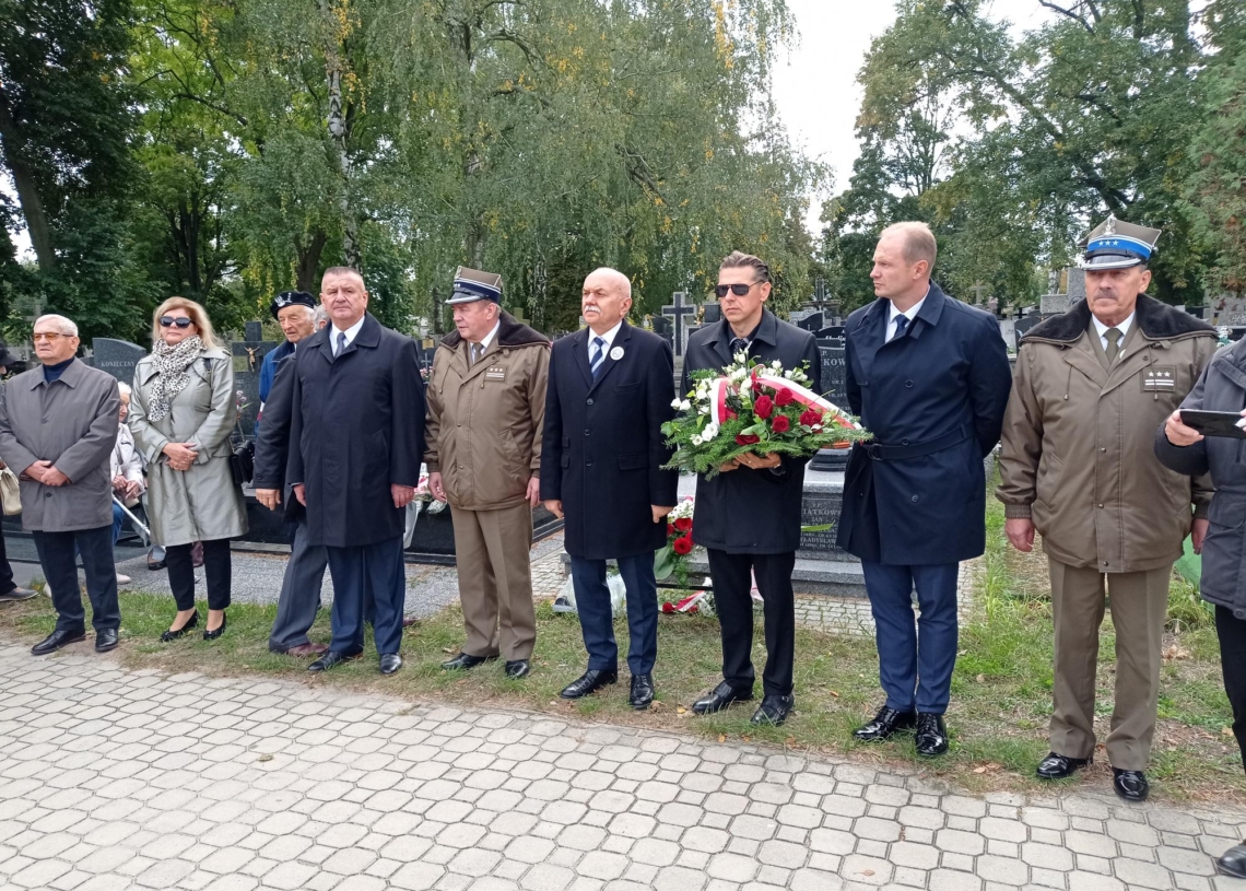 Zlot Szarych Szeregów - Msza święta i składanie kwiatów na grobach szaroszeregowców