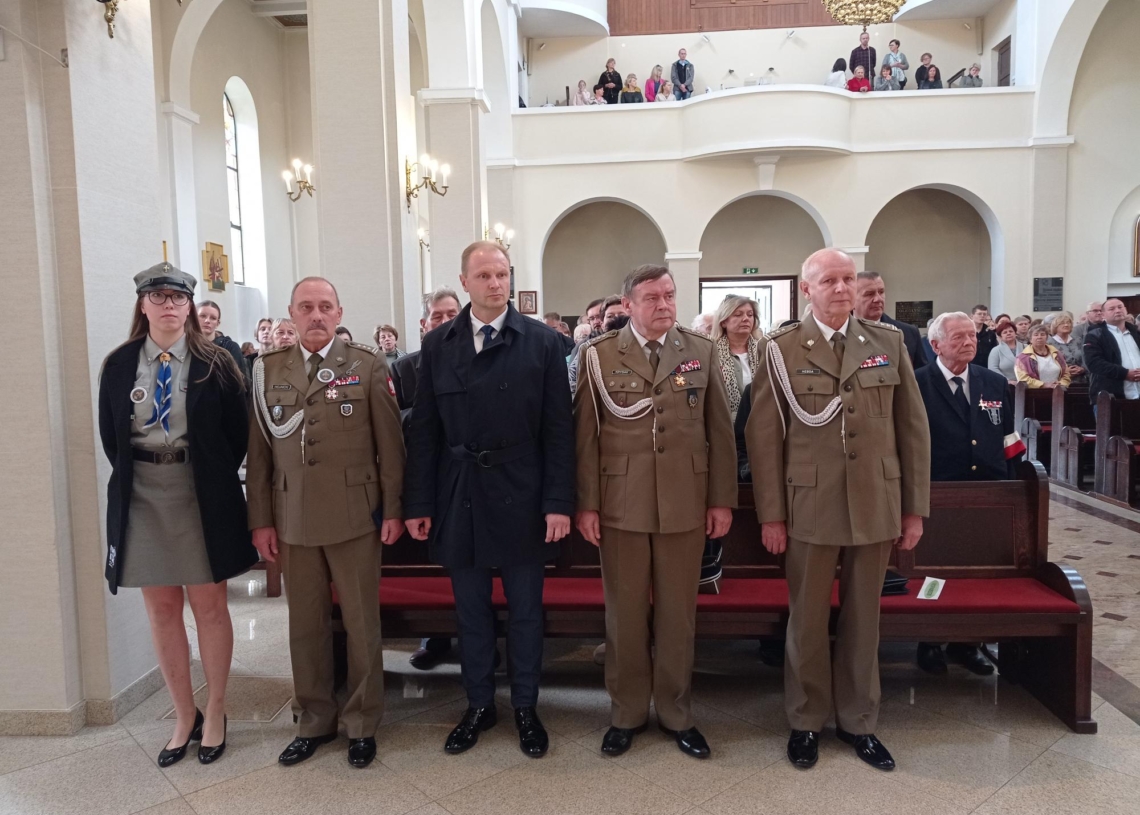 Zlot Szarych Szeregów - Msza święta i składanie kwiatów na grobach szaroszeregowców