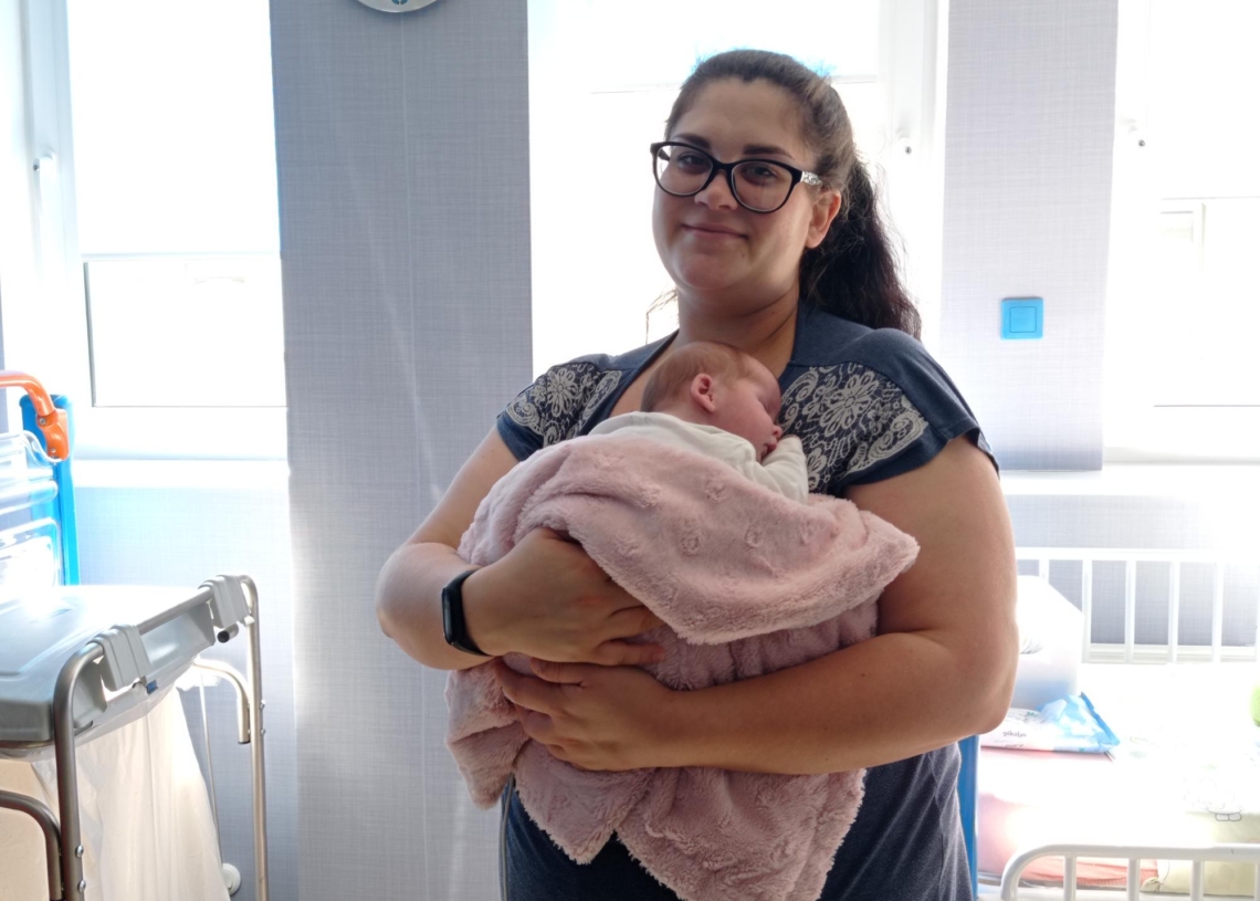 Adelina urodziła się z guzem